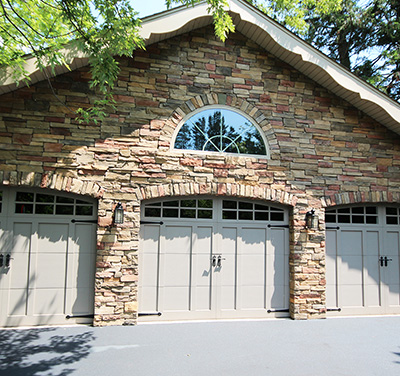 Carriage House Overlay Door Style Image